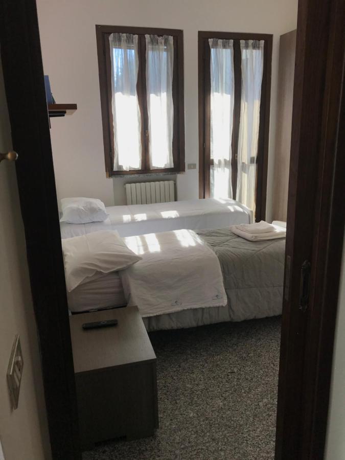 Camera Con Bagno Mirjana Cislago Exteriör bild